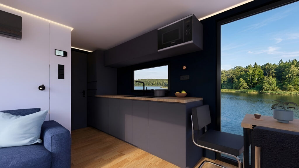 Küchenansicht der Lux ‒ einem elektrisch betriebenen Hausboot der Hausbootvermietung „leise los Hausboote