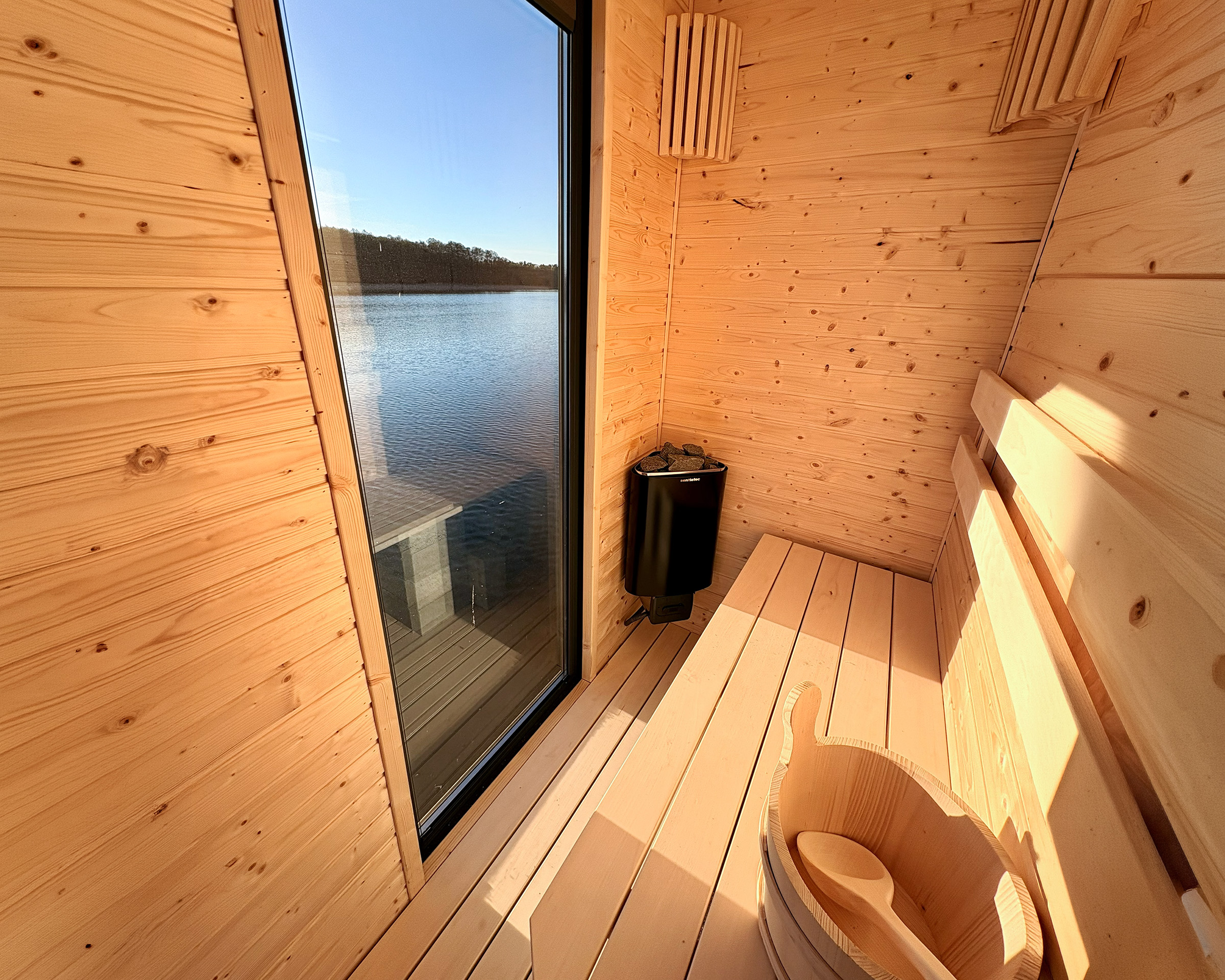 Sauna der Lux â einem elektrisch betriebenen Hausboot der Hausbootvermietung âleise los Hausbooteâ