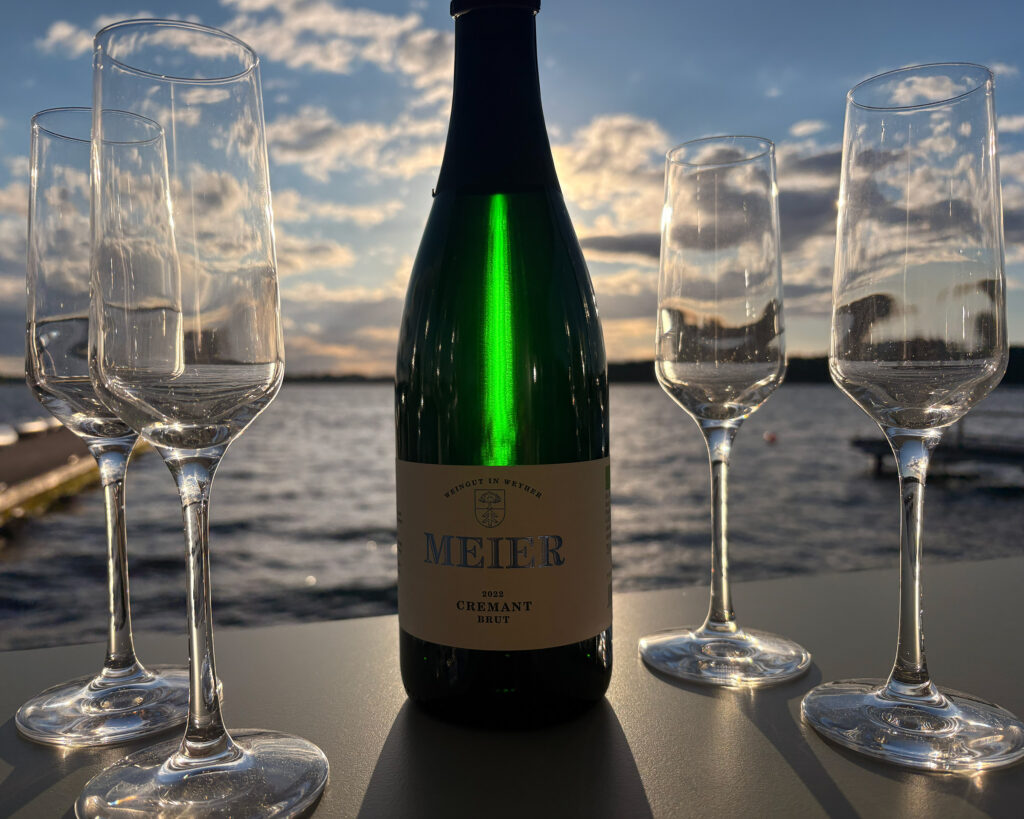 Sektpaket von leise los Hausboot